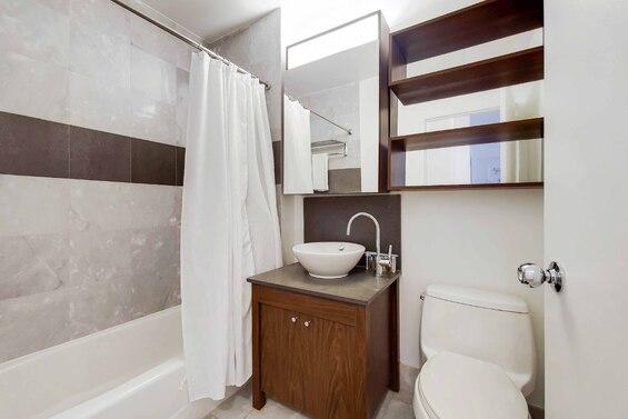 STYLISH ONE-BED IN HUDSON YARDS